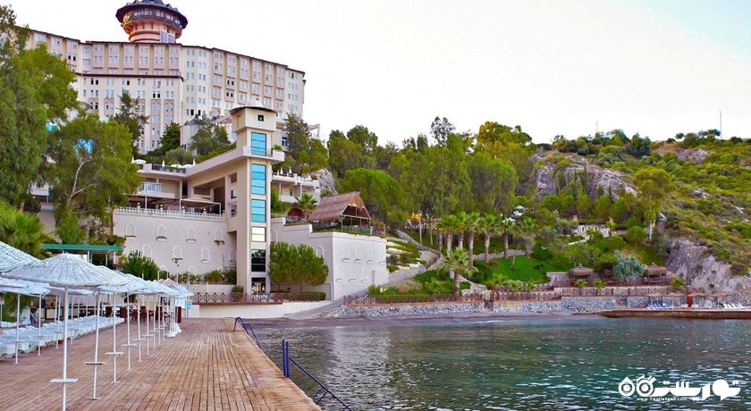 نمای اسکله و ساختمان هتل